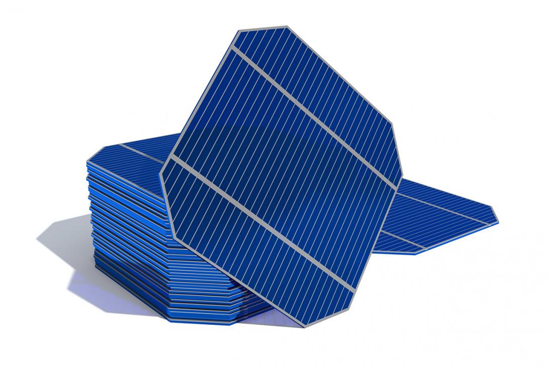 Monokrystalické křemíkové články připravené na montáž do fotovoltaického panelu (Zdroj: © visivasnc / stock.adobe.com)