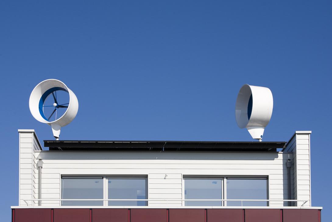 Instalace větrných minigenerátorů pro napájení soukromého domu (Zdroj: © erikdegraaf / stock.adobe.com)