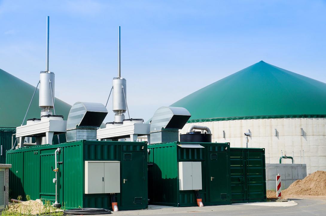 Kogenerační jednotky v areálu bioplynové stanice (Zdroj: © Countrypixel / stock.adobe.com)