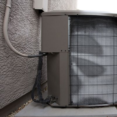 Domácí tepelné čerpadlo nezamrzne ani při nízkých teplotách vzduchu díky pravidelnému odmrazování výparníku (Zdroj: © EuToch / stock.adobe.com)