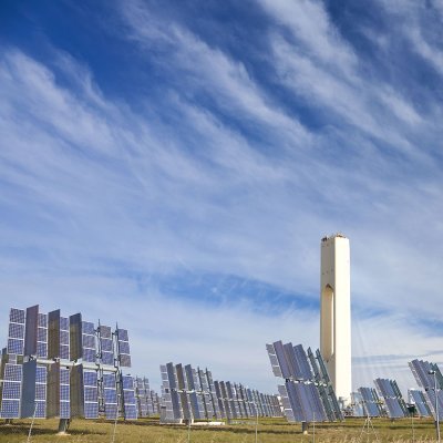 Všechny typy koncentračních slunečních elektráren využívají k výrobě elektrické energie klasický cyklus s parní turbínou (Zdroj: © Darren Baker / stock.adobe.com)