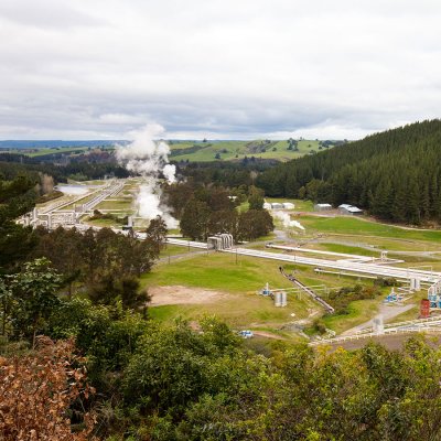 Geotermální elektrárna Wairakei na Novém Zélandu patří k největším na světě (Zdroj: © FiledIMAGE / stock.adobe.com)