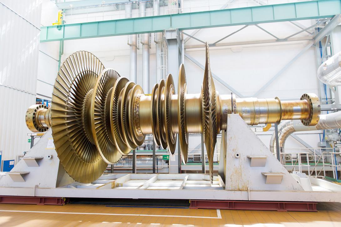 Náhradní rotor dvouproudého nízkotlakého tělesa parní turbíny v Temelíně