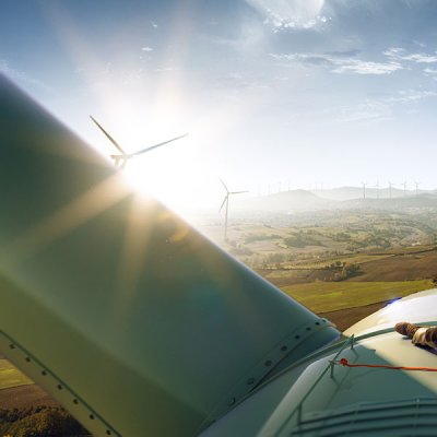 Západ Slunce pozorovaný z gondoly větrné elektrárny patří k nezapomenutelným zážitkům (Zdroj: © sidorovstock / stock.adobe.com)