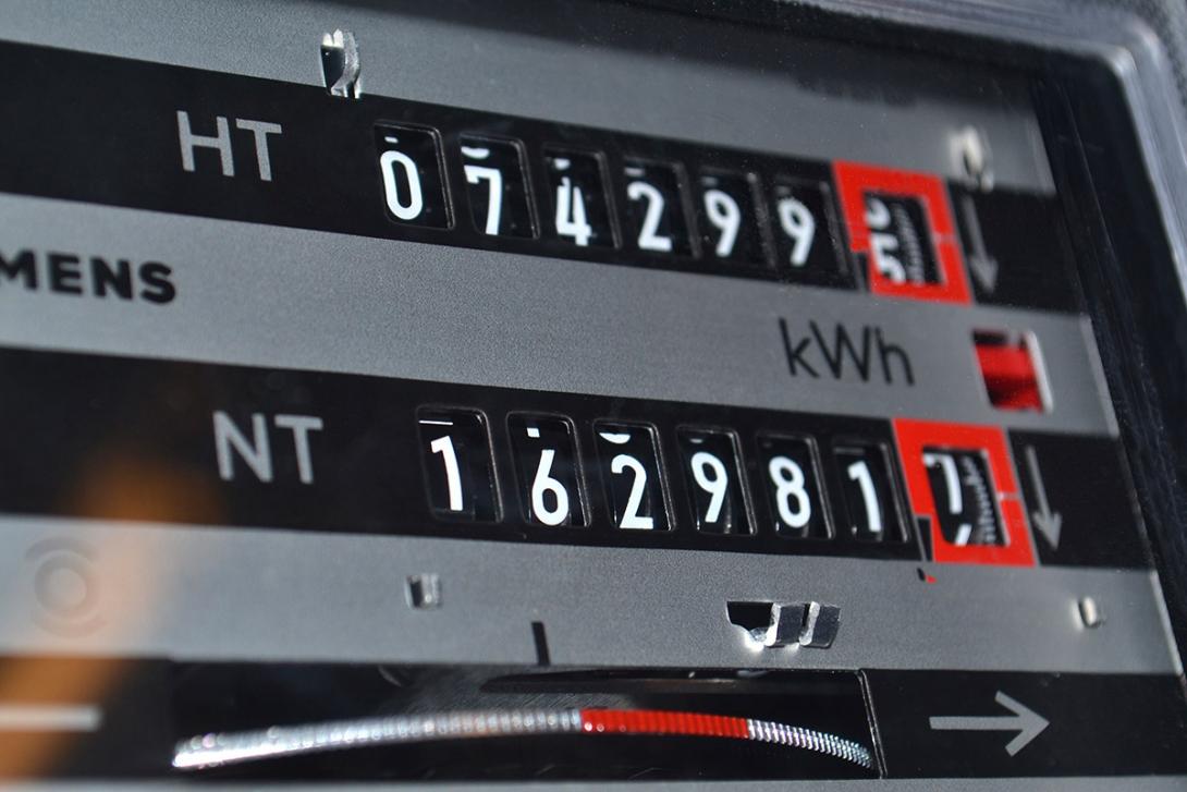 Na dvoutarifním elektroměru přepíná aktuální načítání kWh v nízkém nebo vysokém tarifu signál HDO (Zdroj: © Primalux / stock.adobe.com)