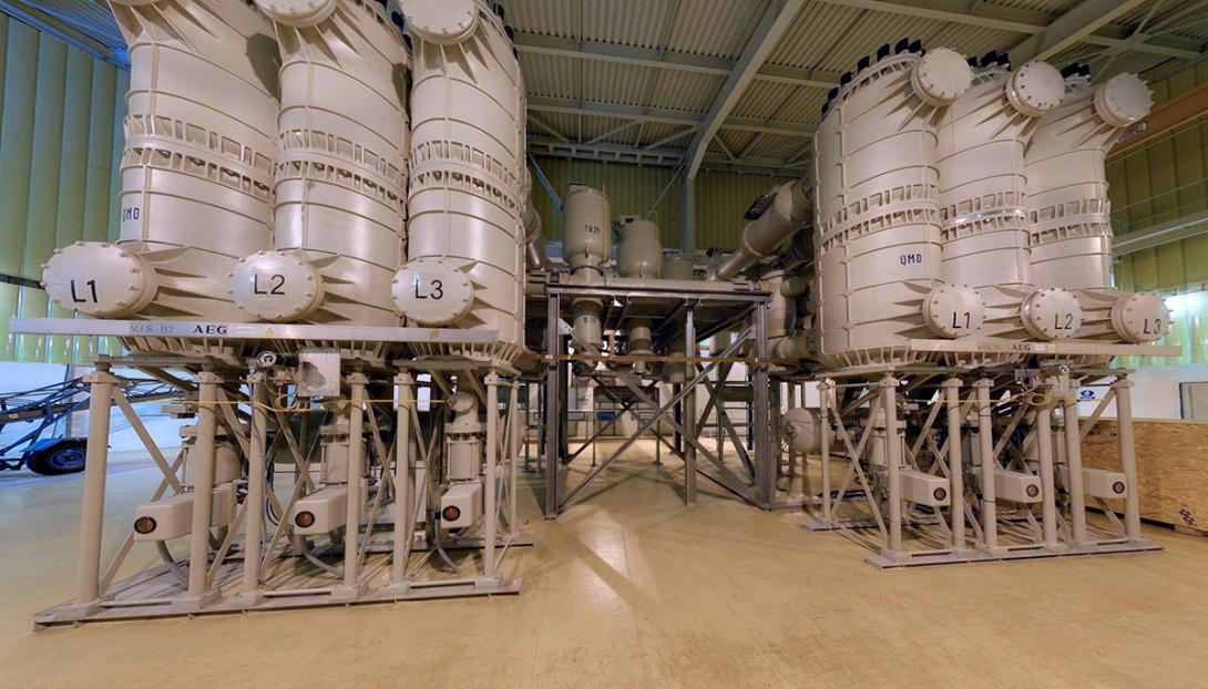 Zapouzdřená 400 kV rozvodna vyvádí výkon z dvou blokových transformátorů přečerpávací elektrárny Dlouhé Stráně (Zdroj: ČEZ, a. s.)