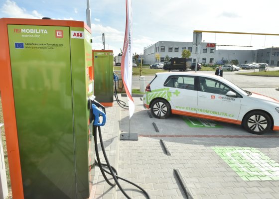 Elektromobilita ČEZ rozšíří síť rychlého dobíjení o 63 stanic z dalšího evropského grantu