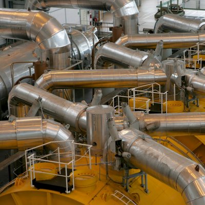 Převáděcí a odběrová potrubí nízkotlakých dílů turbíny v Temelíně (Zdroj: ČEZ, a. s.)