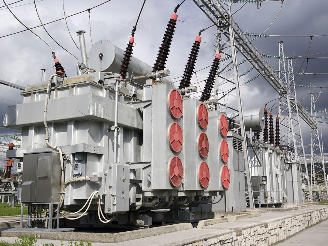 Výkonový transformátor v transformační a rozvodné stanici přenosové soustavy (Zdroj: © emel82 / stock.adobe.com)