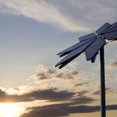 Solární panel ve tvaru květiny (Zdroj: © blondsteve / stock.adobe.com)