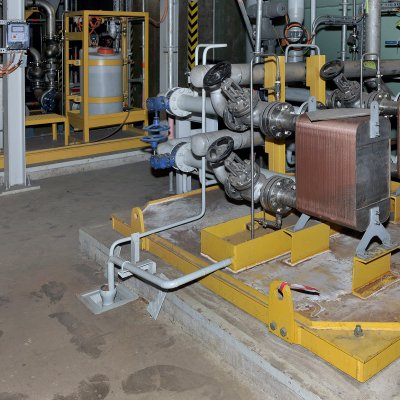 Dva chladiče primární statorové chladicí vody, zabezpečující odvod tepla z vinutí statoru