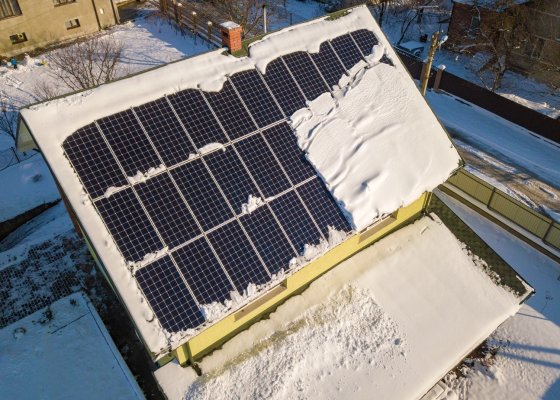 Jak zvýšit výrobu z fotovoltaiky v zimě. 10 tipů pro zákazníky ČEZ.