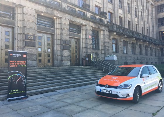 Ministerstvo dopravy podporuje ekologickou dopravu: jezdí elektromobilem od ČEZ