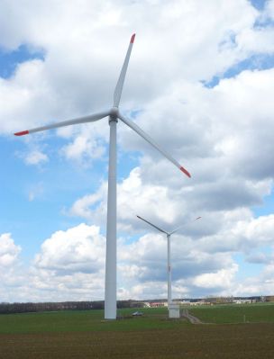 Větrné elektrárny dosahují výšku 120 metrů (Zdroj: ČEZ, a. s.)