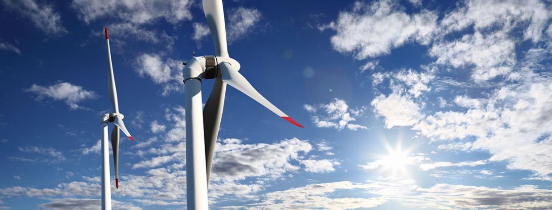 Bezpřevodovkové větrné turbíny jsou osazeny pomaloběžným více pólovým generátorem, umístěným hned za vrtulí (Zdroj: © visivasnc / stock.adobe.com)