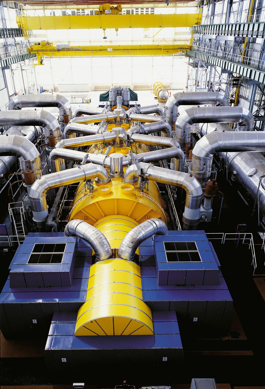 Parní turbína z jaderné elektrárny Temelín se třemi nízkotlakými díly je typickým představitelem turbín na sytou páru (Zdroj: ČEZ, a.s.)