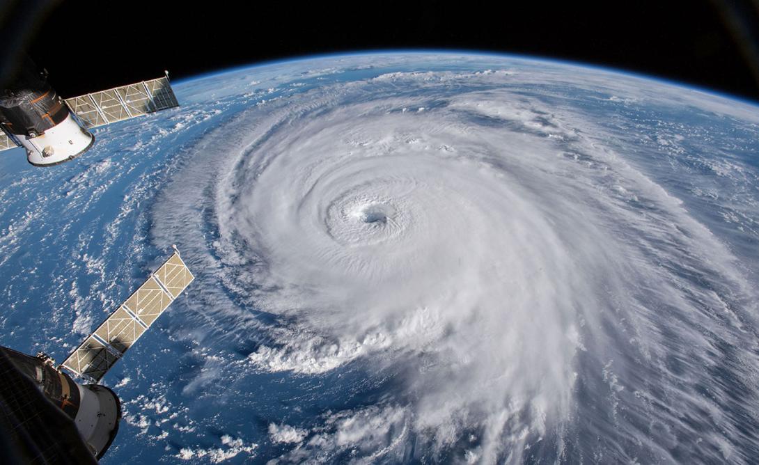 Satelitní obrázek hurikánu nad Atlantikem (Zdroj: © elroce/ stock.adobe.com)