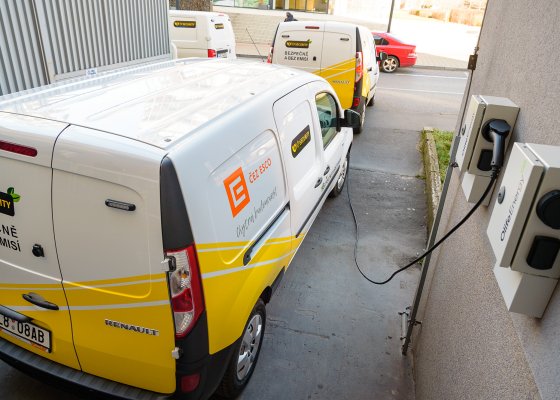 ČEZ ESCO: Česká pošta Security bude díky novým elektromobilům jezdit „Bezpečně a bez emisí“