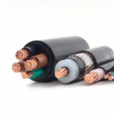 Ukázky nízkonapěťových jedno, dvou a čtyřžilových elektrických kabelů pro různé oblasti použití (Zdroj: © nokkaew / stock.adobe.com)