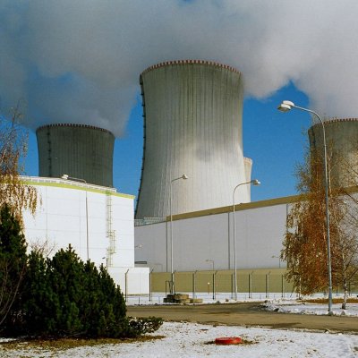 Oba mezisklady JE Dukovany se nacházejí přímo v areálu elektrárny (Zdroj: ČEZ, a. s.)