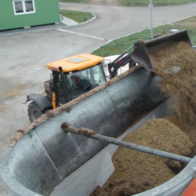Plnění nádrže na přípravu biomasy (Zdroj: ČEZ, a. s.)