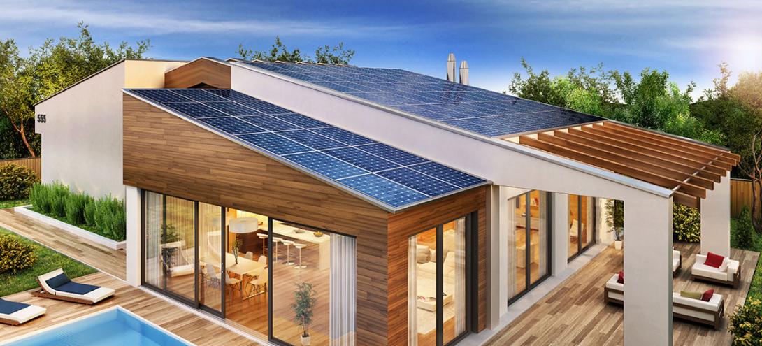 Se střešními solárními panely, tvořícími vlastní zdroj elektrické energie, se často počítá již při výstavbě nízkoenergetických a pasivních domů (Zdroj: © Herr Loeffler / stock.adobe.com)