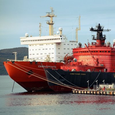 Ledoborce a lodě využívající jaderný pohon v přístavu Murmansk (Zdroj: © Grigory Kubatyan / stock.adobe.com)