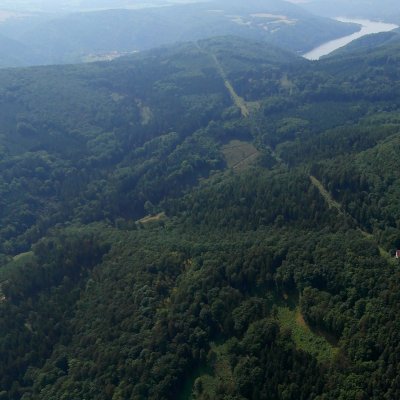 Letecký pohled na horní nádrž přečerpávací vodní elektrárny Štěchovice II (Zdroj: ČEZ, a. s.)