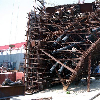 Složitá ocelová konstrukce horní části kontejnmentu bude na finálním místě zalita betonem (Zdroj: ČEZ, a. s.)