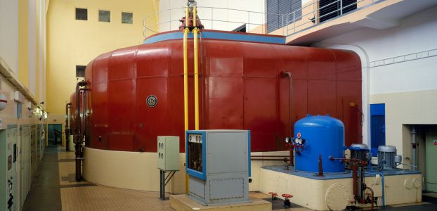 Ve strojovně štěchovické vodní elektrárny jsou generátory dvou Kaplanových turbín (Zdroj: ČEZ, a. s.)