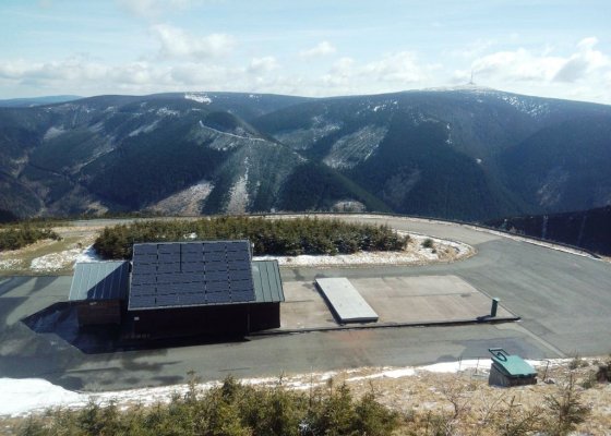 ČEZ ESCO instalovala na Dlouhých stráních nejvýše položenou fotovoltaickou elektrárnu v Česku