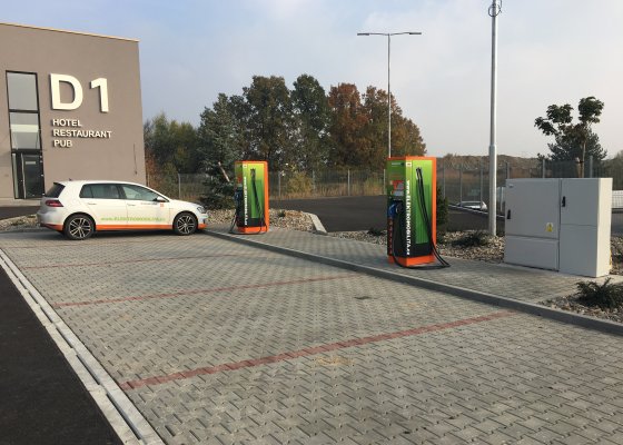 ČEZ rozšiřuje síť veřejných rychlodobíjecích stanic pro elektromobily