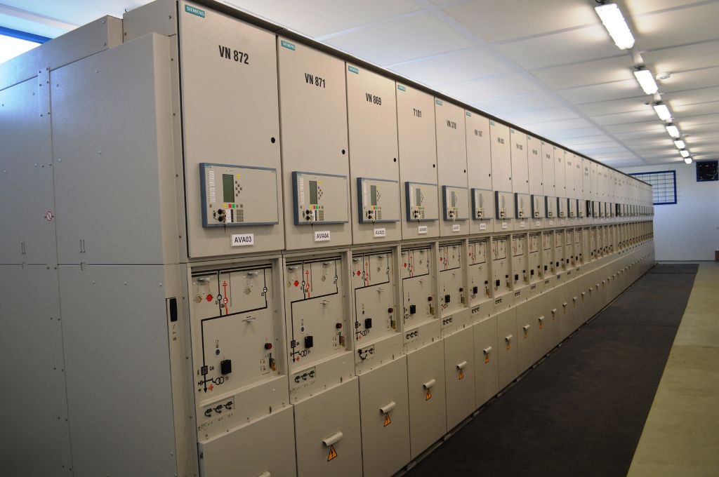 Místnost ochran nové zapouzdřené rozvodny 110/22 kV v ostravské centrální části Fifejdy (Zdroj: ČEZ, a. s.)