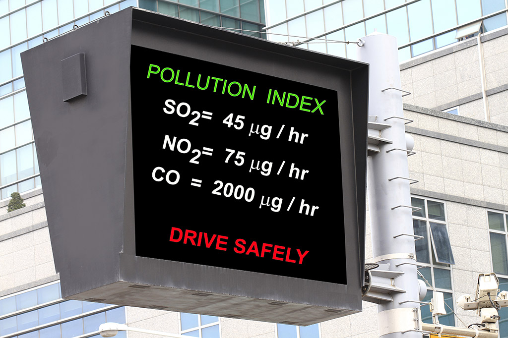 Informační tabule o aktuálním stavu znečištění ovzduší v městské zástavbě (Zdroj: © Marzky Ragsac Jr. / stock.adobe.com)
