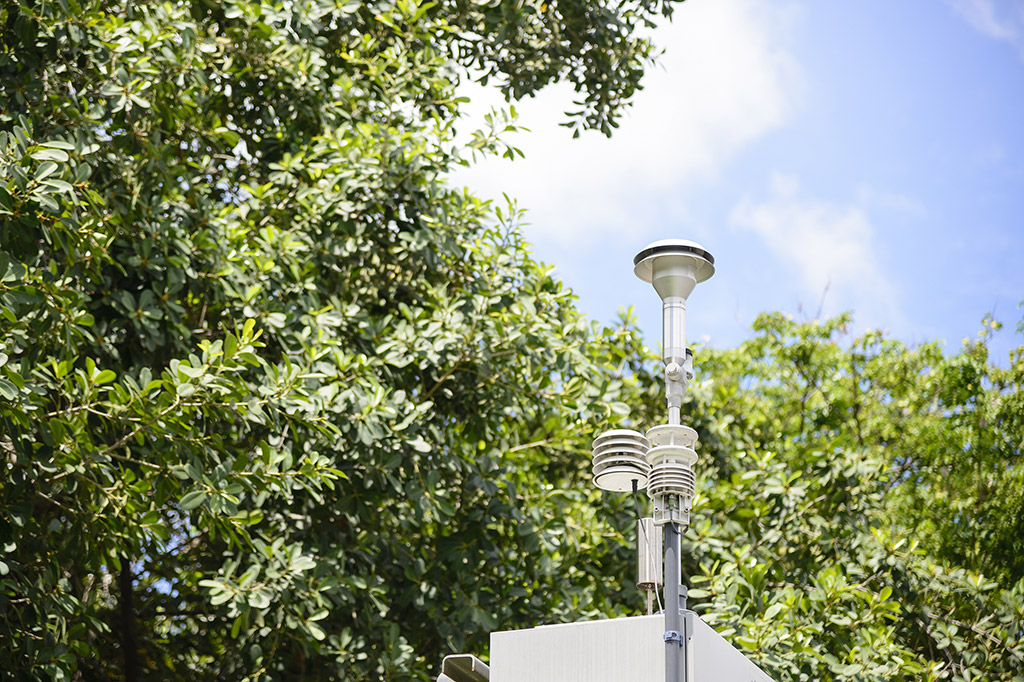 Sběr dat o kvalitě ovzduší prostřednictvím mobilní stanice v městském parku (Zdroj: © Pixel_B / stock.adobe.com)