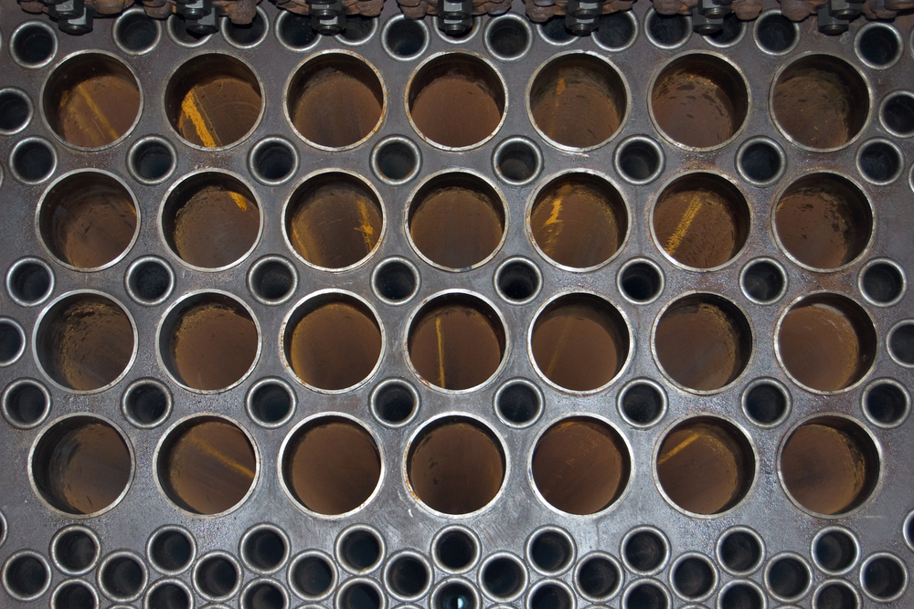Ústí trubek žárotrubného kotle, často používaného v parních lokomotivách (Zdroj: Peter Cox / Shutterstock.com)