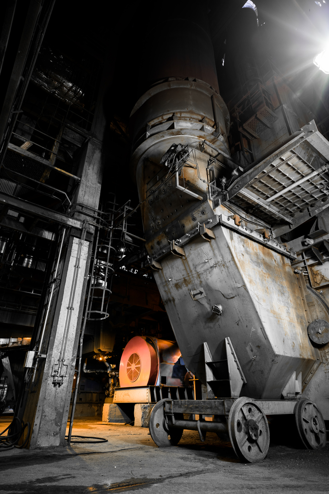 Násypka ventilátorového uhelného mlýna s přívodem horkých spalin (Zdroj: momente / Shutterstock.com)