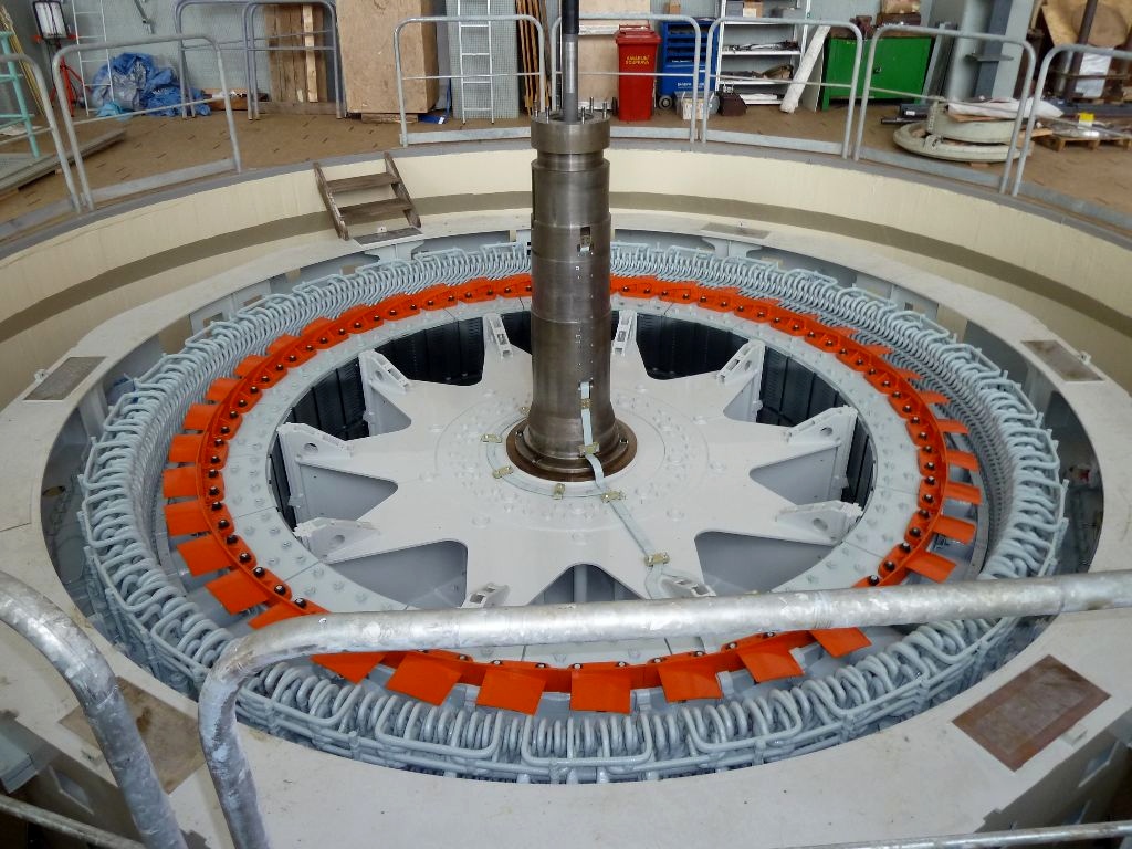 Usazený rotor elektrického generátoru ve vodní elektrárně Kamýk (Zdroj: ČEZ, a. s.)