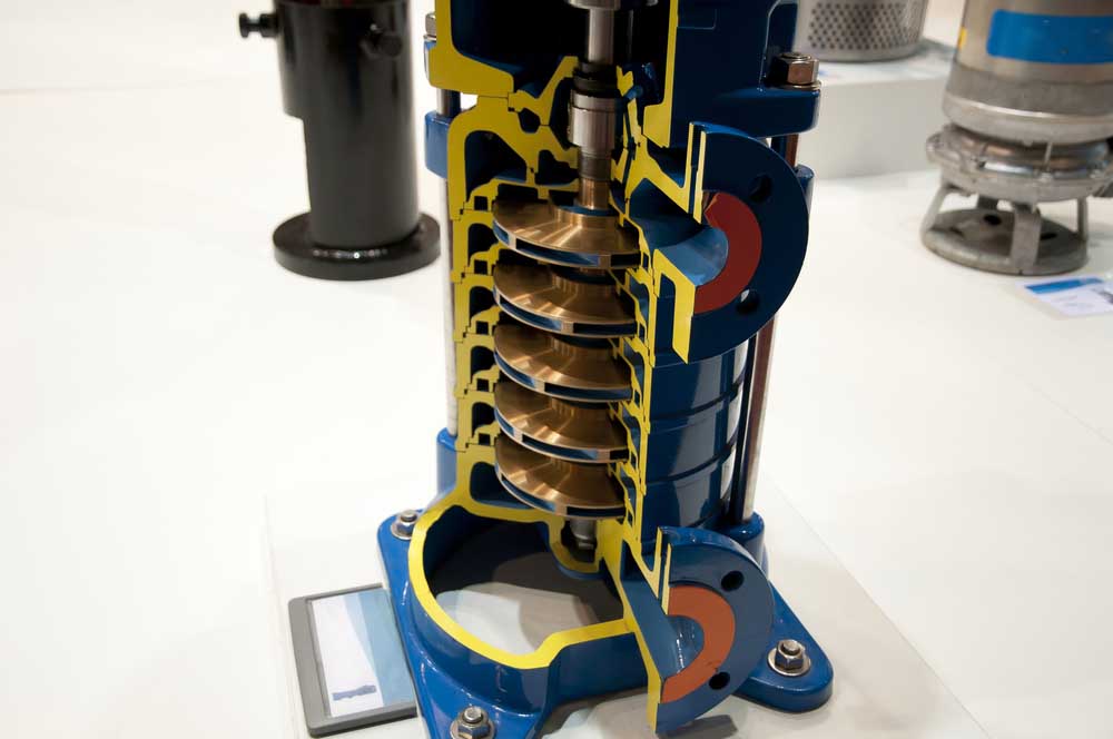 Řez vertikálním vícestupňovým jednovtokovým čerpadlem Řez vertikálním vícestupňovým jednovtokovým čerpadlem